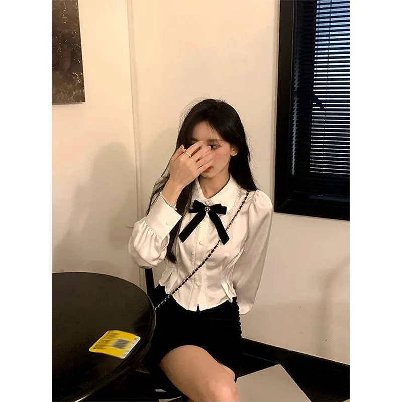 Aiertu White Bow Shirts Women Sweet Preppy Kawaii Lace Patchwork Blouses Lolita Korean Elegant Peter Pan Collar Long Sleeve Crop Tops