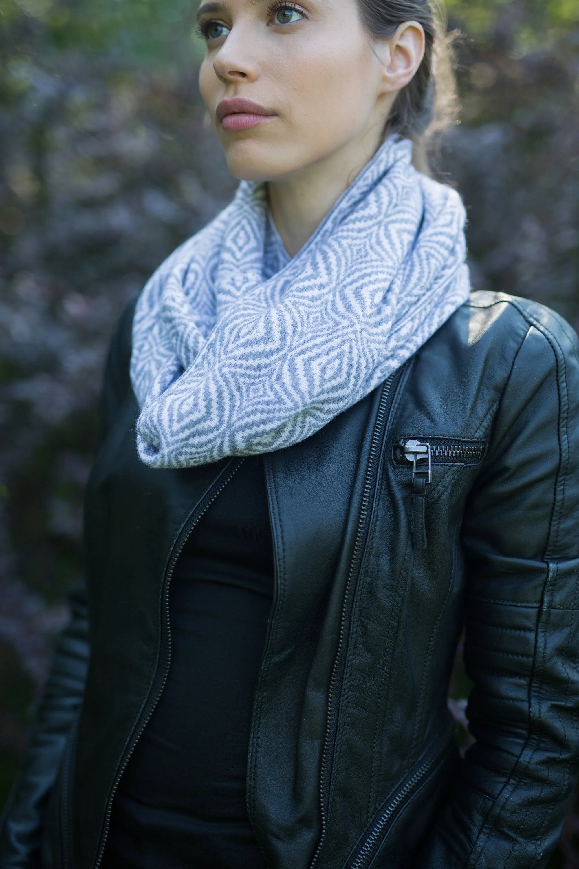 Infinity Loop Wool Knit Boho Scarf (White & Grey)