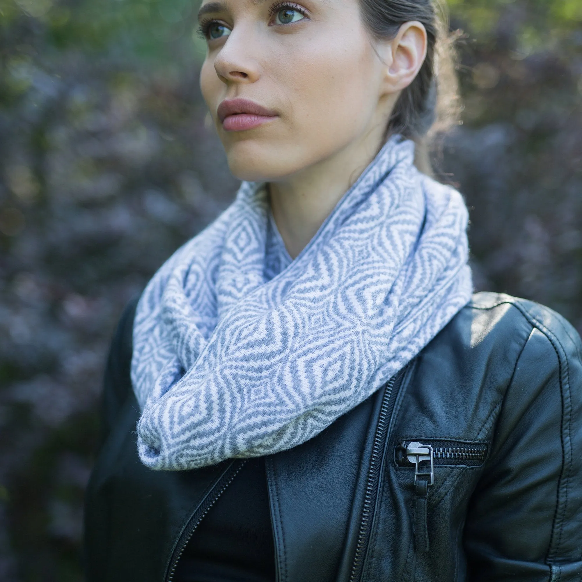 Infinity Loop Wool Knit Boho Scarf (White & Grey)