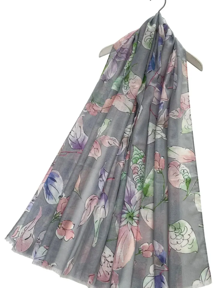 Pretty Leaf Print Scarf
