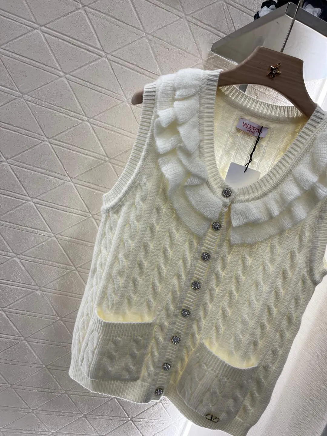 Ruffled lace knitted vest